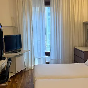 2* Hotell Les Arcades